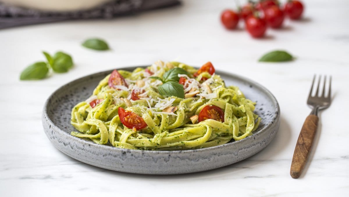 Pasta med spinatsaus, cashewnøtter og parmesan