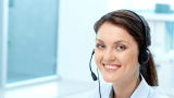 Kvinnelig kundeservice-medarbeider