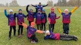 Ekebergsletta i Oslo. Kjetil Jansrud starter årets TINE stafett ved hjelp av ivrige barn fra Bækkelaget friidrettsgruppe.