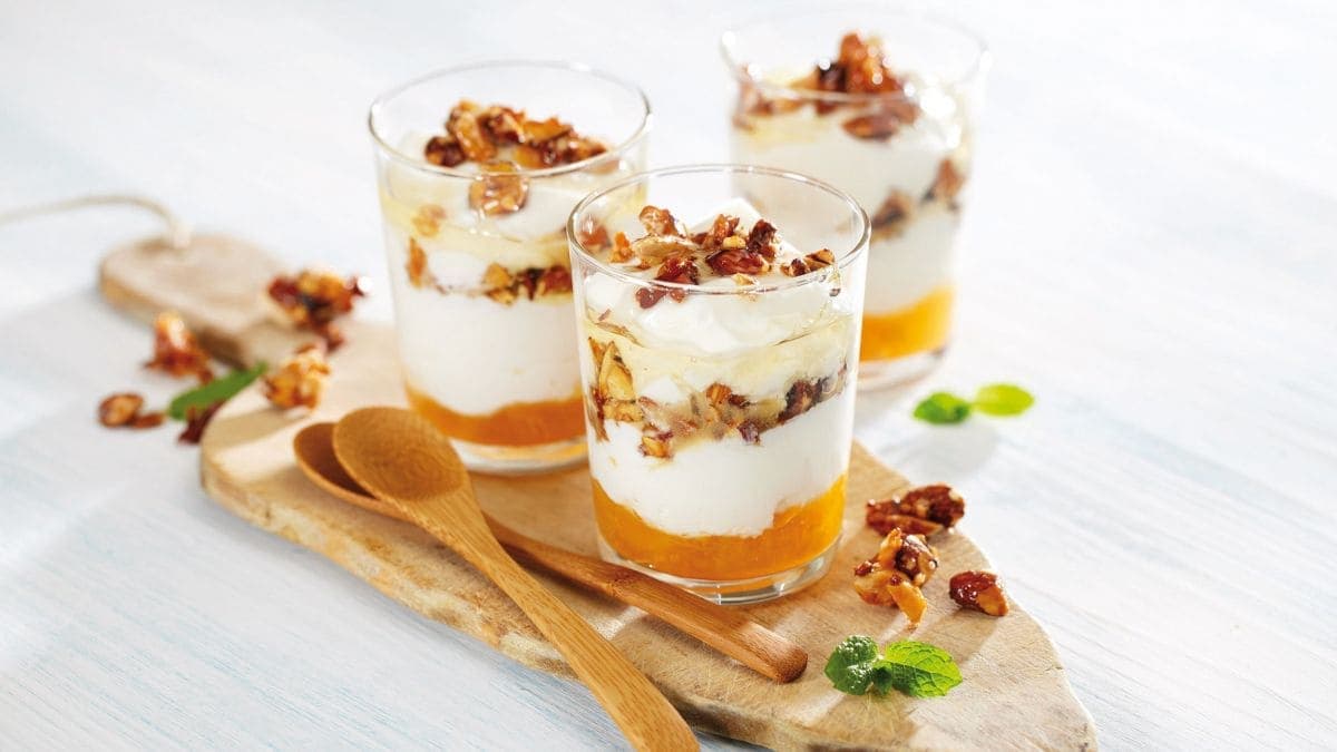 Kremet yoghurt med honning og nøtter