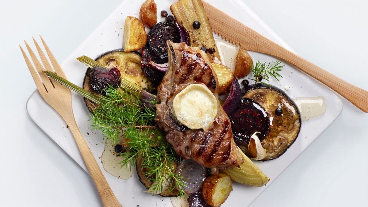 Lammekoteletter med chevre og rotfrukter