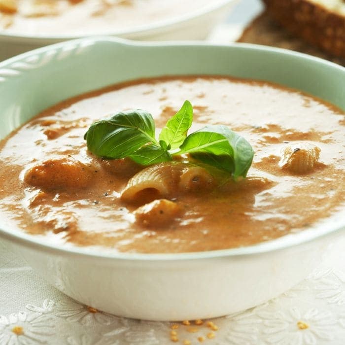 Tomat- og pastasuppe