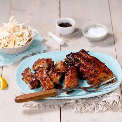 Spareribs med kremet råkostsalat